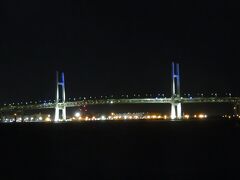 大さん橋に着岸前にさるびあ丸船上から眺める横浜ベイブリッジの夜景。
クルーズ客船で横浜港に入港するような気分！！！