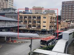 「パサールスニ駅」２階連絡通路から「星江茶餐室」が見える（友達連中イチ推し）～『行かないわけにはいかない』