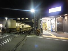 早朝の　「松戸新田」駅。