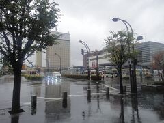 弘前駅　と　東横インホテル。