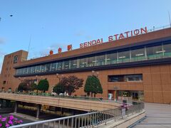 ホテルから歩いて10分弱で仙台駅に到着。いつも見る風景ですが、貫禄のある駅ですねえ。