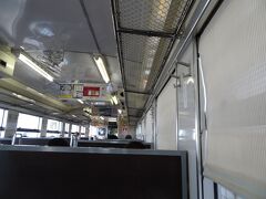 駅に着くたびに席が空いていきます