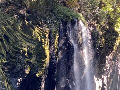 真名井の滝③。高千穂峡遊歩道側の真名井の滝 滝見台からの写真。