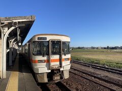 ０７：３０、多気駅に停車、熊野市からの列車乗り継ぎを待って、０７：４１発です