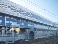 　新幹線敦賀駅、このサンダーバード号は敦賀駅を通過します。