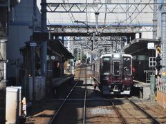 　蛍池駅に停車します。
　友人と合流します。