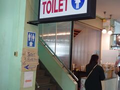 バスターミナル内のトイレも゙有料です。