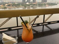 Hotel Majestic Saigon
ルーフトップバー　M BAR
ノンアルコールのモクテルをサイゴン川を
見ながら優雅に
