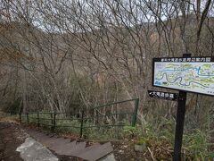 まずは宿のすぐ近くにある、蓼科大滝に行ってみます。