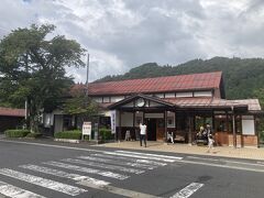 田舎らいし駅、カフェも併設されていたり、綺麗に整備されている。