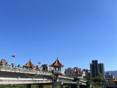 三峡老街を戻り三峡河へ向かうと見えてくるのが長福橋。