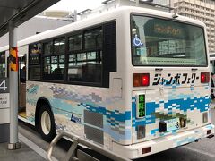 高松駅からフェリー乗り場へは、無料バスがあります。