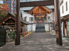 食後のお散歩に近所の札幌祖霊神社へ。
残念ながら無人で御朱印をいただくことはできませんでした。
