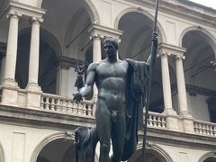 Day5スタート。今日はミラノ最終日。
昨日はフィレンツェでひたすら街歩きをしたので足が筋肉痛に。運動不足だな…

まずは、ホテルで朝食を取って「ブレラ美術館」へ。今日もルネサンス美術を堪能した。