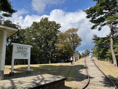 北極星入口駅というところに行きました。
これ、アートだそうです。
阪急電車の中づりポスターでよく見かけたところですので、行ってみました。