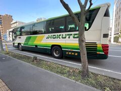 空港出口に停まっていた北都交通のバスで帰りは栄町駅（地下鉄）まで。乗車5分で350円はちょっと高過ぎ。3時間ほどの中標津空港往復、次回は養老温泉にゆっくり入りたいわぁ。