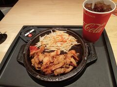はい、関西空港に移動してきました。お次のＰパスは「Japan Traveling Restaurant® by BOTEJYU®」です。まずは、にくトロホルモンとコーラ