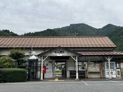 昔ながらの昭和駅って感じでいいですね。