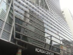 長善寺近くにある、フォルムが目立つ駐日韓国文化院。
韓国の伝統的な文化や現代文化を紹介し、韓国と日本を結ぶ様々なイベントや事業を展開する施設です。

