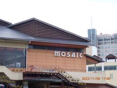 神戸ハーバーランドumie mosaic(モザイク)に移動してきました。中突堤中央ターミナルから少し歩きますが、近くです。umie mosaicは大観覧車などを含めたテーマパークみたいな感じです。