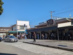 鎌倉駅に到着。
この日は、高徳院で鎌倉大仏、その後、御霊神社、由比ヶ浜を観光します。その前に鎌倉のカレーのお店「ZUSHI-CURRY」でランチを楽しみます。