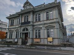 1904年に建設された青森銀行記念館です。
元は、第五十九銀行です。
ルネッサンス様式の洋風建築として、とても素敵です。