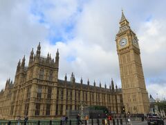 ビッグベンは、現在英国議会の議事堂として使用されているウェストミンスター宮殿の時計塔で、エリザべス・タワーとも呼ばれている。