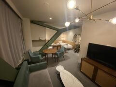 デザイナーズツイン。
デザイン変わったお部屋ですが広くて快適です。
ベットルームとリビングがはっきり分かれて使いやすいです。
