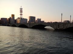 信濃川　萬代橋のそばまでやって来ました