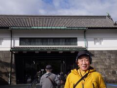 ここが、皇居・坂下門。冷たい風通り。