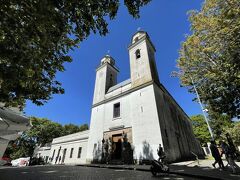 教会がありました。アルゼンチンではあまり見ない直線のエッジのきいた建物。