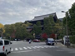 知恩院
八坂神社のすぐ隣です