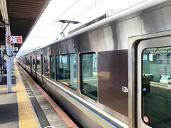 西宮駅には午前中11時台に到着できた。ここでバスに乗り甲山大師へ向かう。
バスの本数は1時間毎で西宮市街と甲山の間を循環するルート。
「ア～イビリーヴ　毎回阪急じゃつ～まらな～いの」