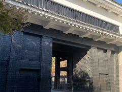 主人と一緒に戎橋近くからタクシーにのり、主人のミーティング会場のある新大阪方面へ。
途中大阪城を近くで見たことがないことに気がつき、私だけキャリーケースとともに大阪城でおりました。
そのキャリーケースがのちのちとても役立つことになります。