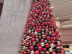 横浜駅を抜けて、そごうの1階もクリスマスムード。

