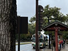 10分ほどバスにのり、県庁前バス停下車。
降りたらすぐ興福寺です。