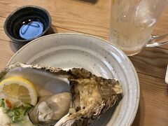 夕食はホテルの方のお勧めのお店に行きました。
蒸し牡蠣、美味しかった～