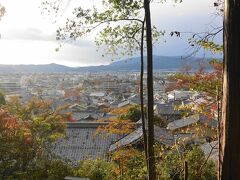 蕪村の墓の前からの京都市街の眺め。