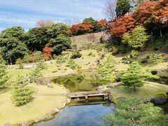 金沢城最後は玉泉院丸庭園。
玉泉院丸庭園は尾山神社に隣接してるのですが、混み合う前にランチにしたいので、このまま香林坊方面に抜けます。