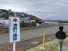 高速混むのは分かっているので早朝に出発、首都高西湘バイパスを進み湯河原のすき家で朝食。

最近近所の釣り堀で鯉釣りにハマっている息子さんに喜んでもらう為熱海の海釣り施設へ8:30頃到着　神奈川辺り走っていると雨が降っていたのですが熱海まで来ると止んでいて良かった