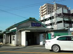 ガタゴト揺られて３０分ほどで「西鉄甘木駅」に着きました、

島式ホーム１面２線を有する終着駅で西鉄の駅舎としては現存最古の昭和２３年に建築された木造平屋建ての駅でした。