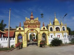 ワット・パパート・タイ入口(ベトナム風寺院、中に黄金の涅槃仏があります。庭に菩提樹があります。）