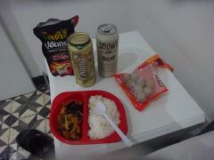 夕食を部屋で食べます。