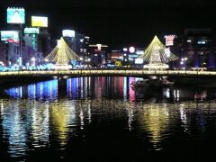 明治通りの「西大橋」から那珂川の景観です、

普段見る中州の夜景とは違ってイルミネーションライトが光り輝くだけで随分と印象が違って観えます。
イベントに少しだけの参加ですが好い思い出に成りました感謝です。