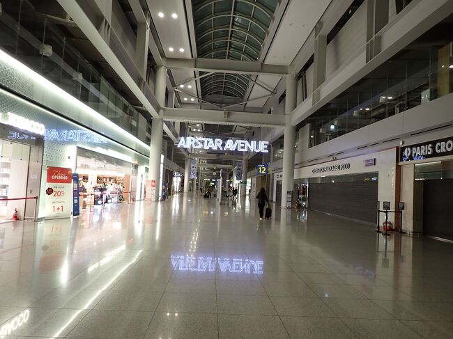 インチョン空港も夜中なので店舗はほぼ閉まってる