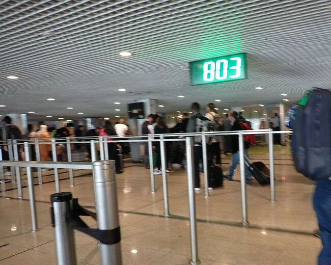 結局セキュリティーも受けて乗り継ぎ<br />次便が遅れるという前提か？