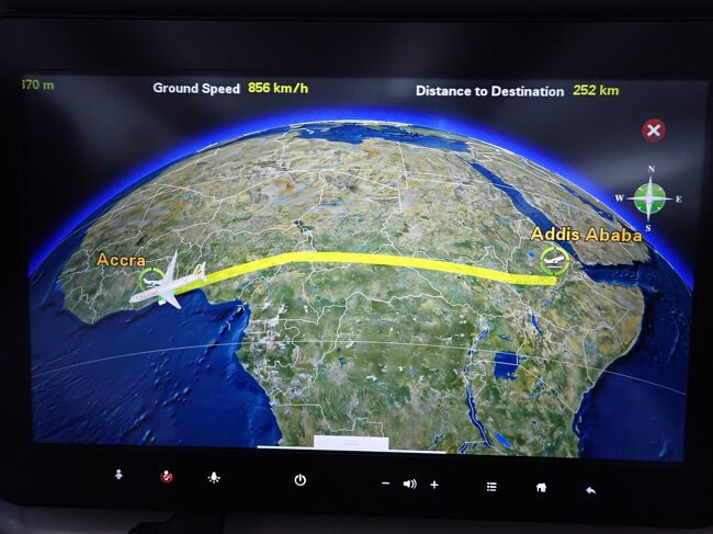 ５時間の窮屈な機内に耐え、もう直ぐガーナの首都アクラ