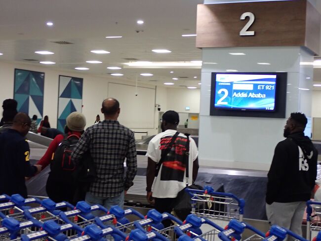 今回もGONTARAは預入荷物は無いので周辺探検