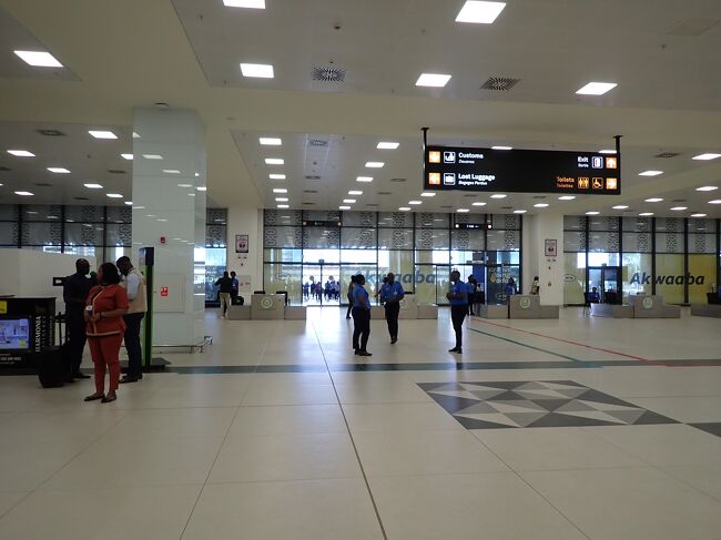 人によっては出口でも更に荷物チェックが有った