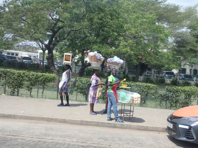 THEアフリカな物売り